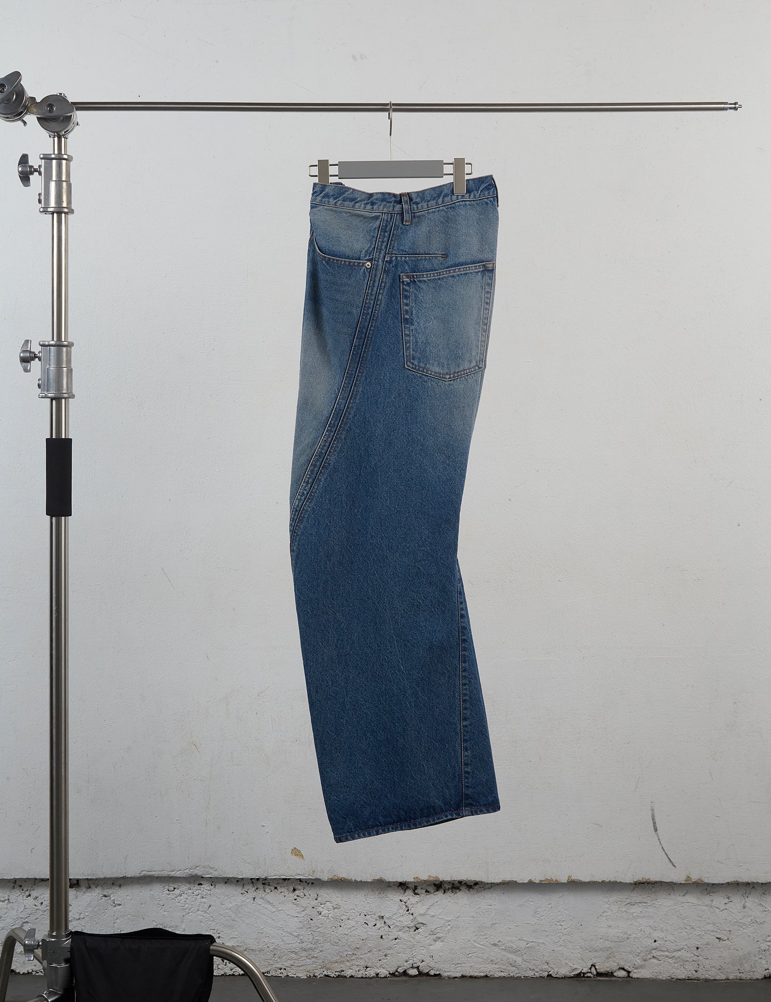 VINTAGE FADED INDIGO 3D TWISTED WIDE LEG JEANS