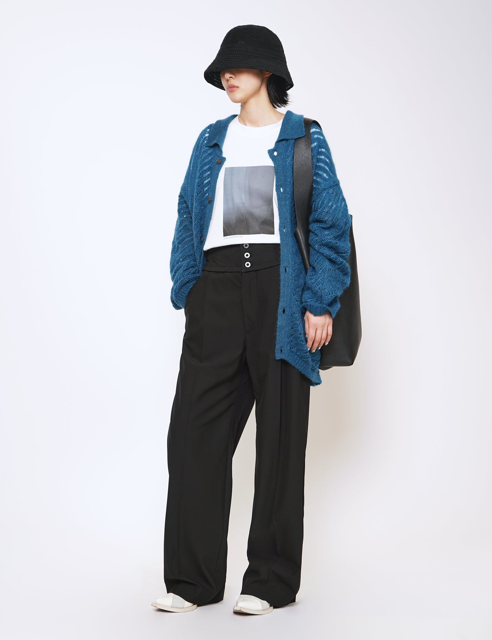 BLACK TWO TUCKS WIDE PANTS