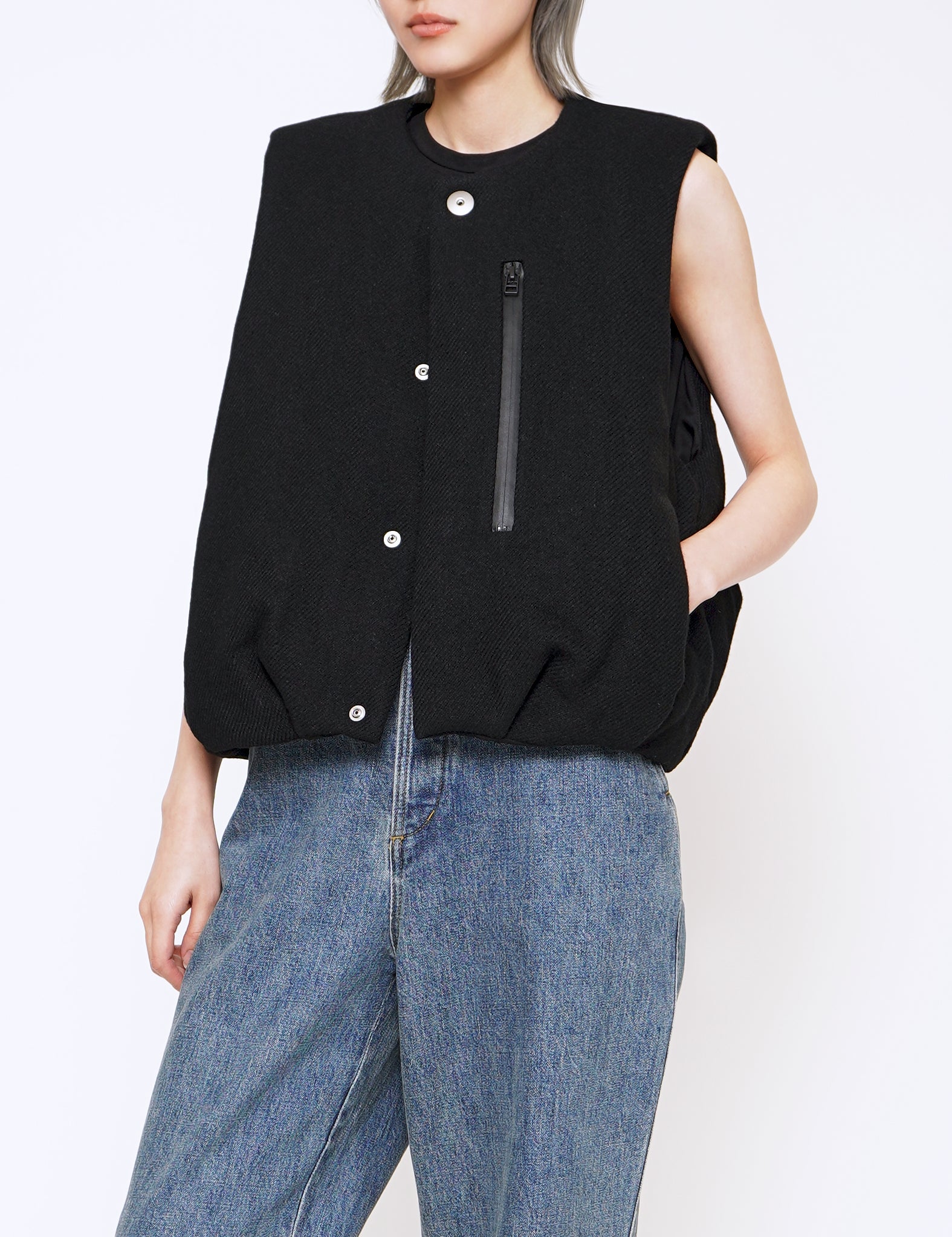BLACK PADDED CIRCLE VEST