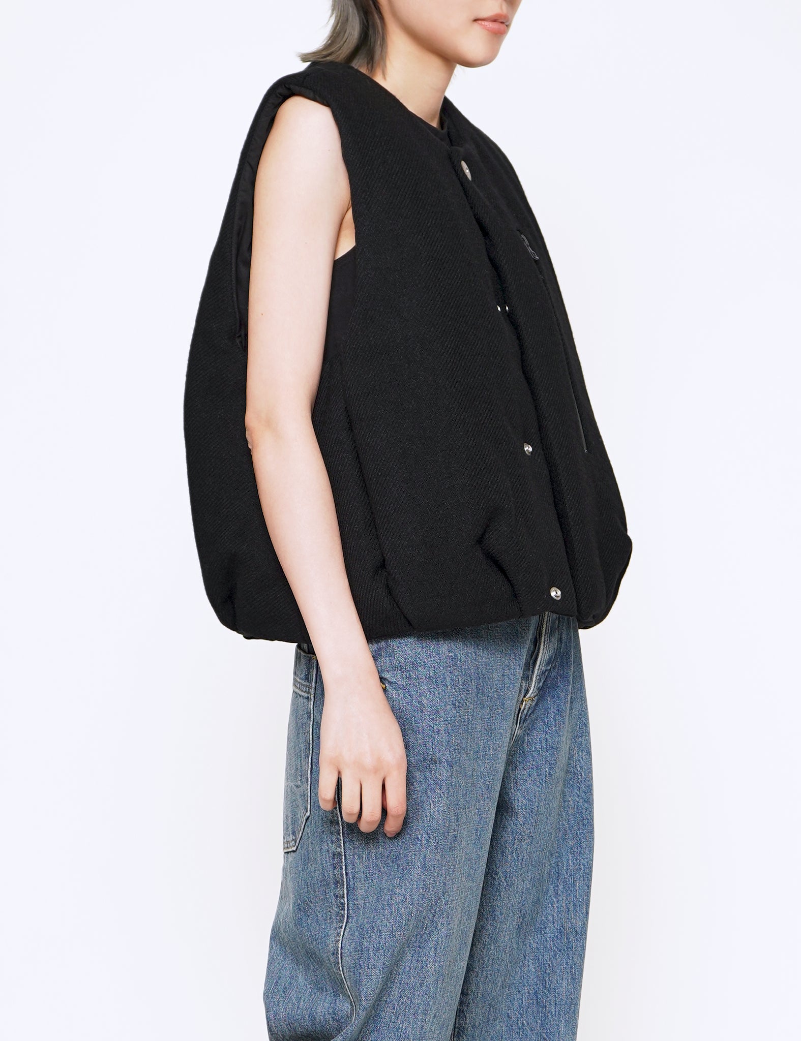 BLACK PADDED CIRCLE VEST