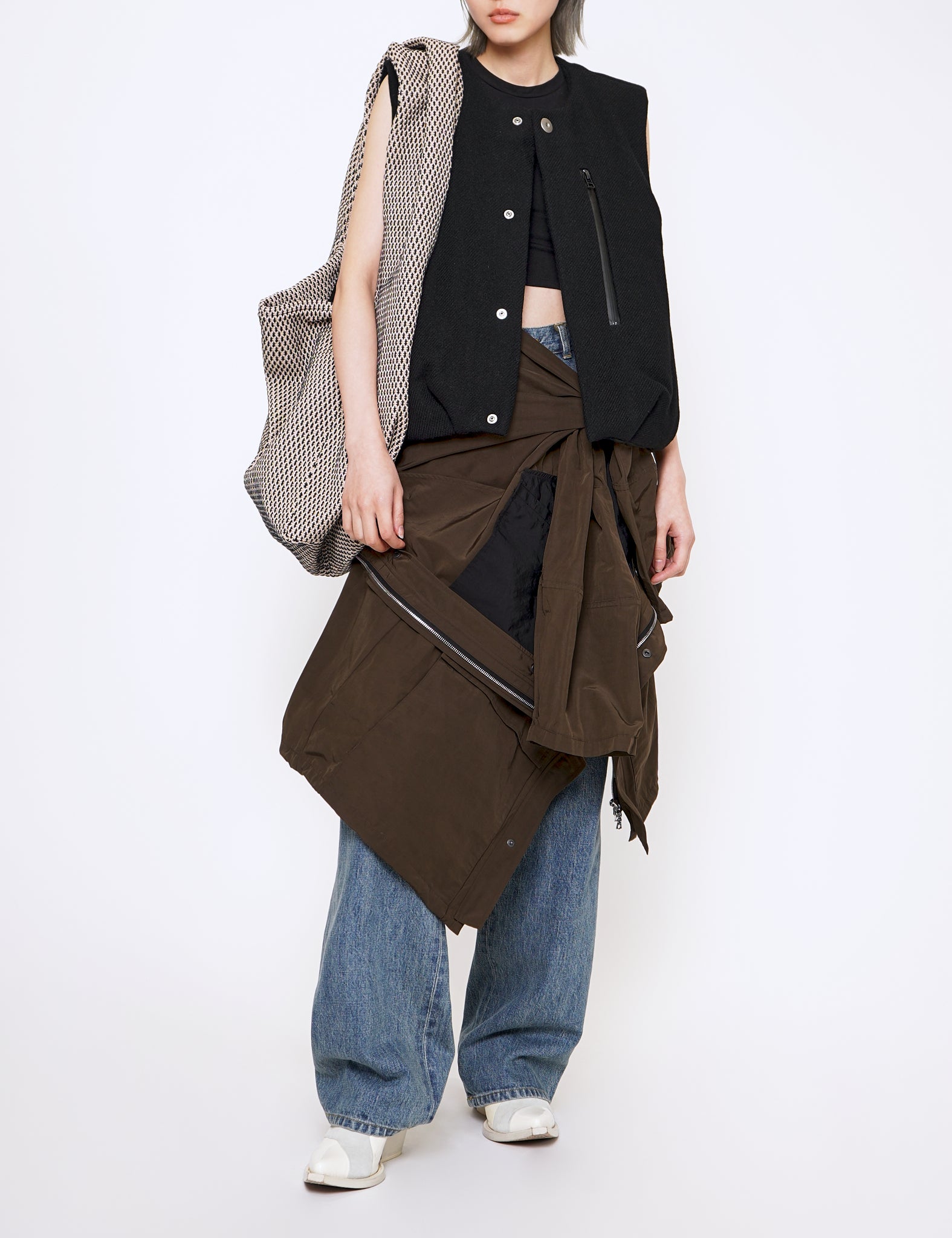 BLACK PADDED CIRCLE VEST
