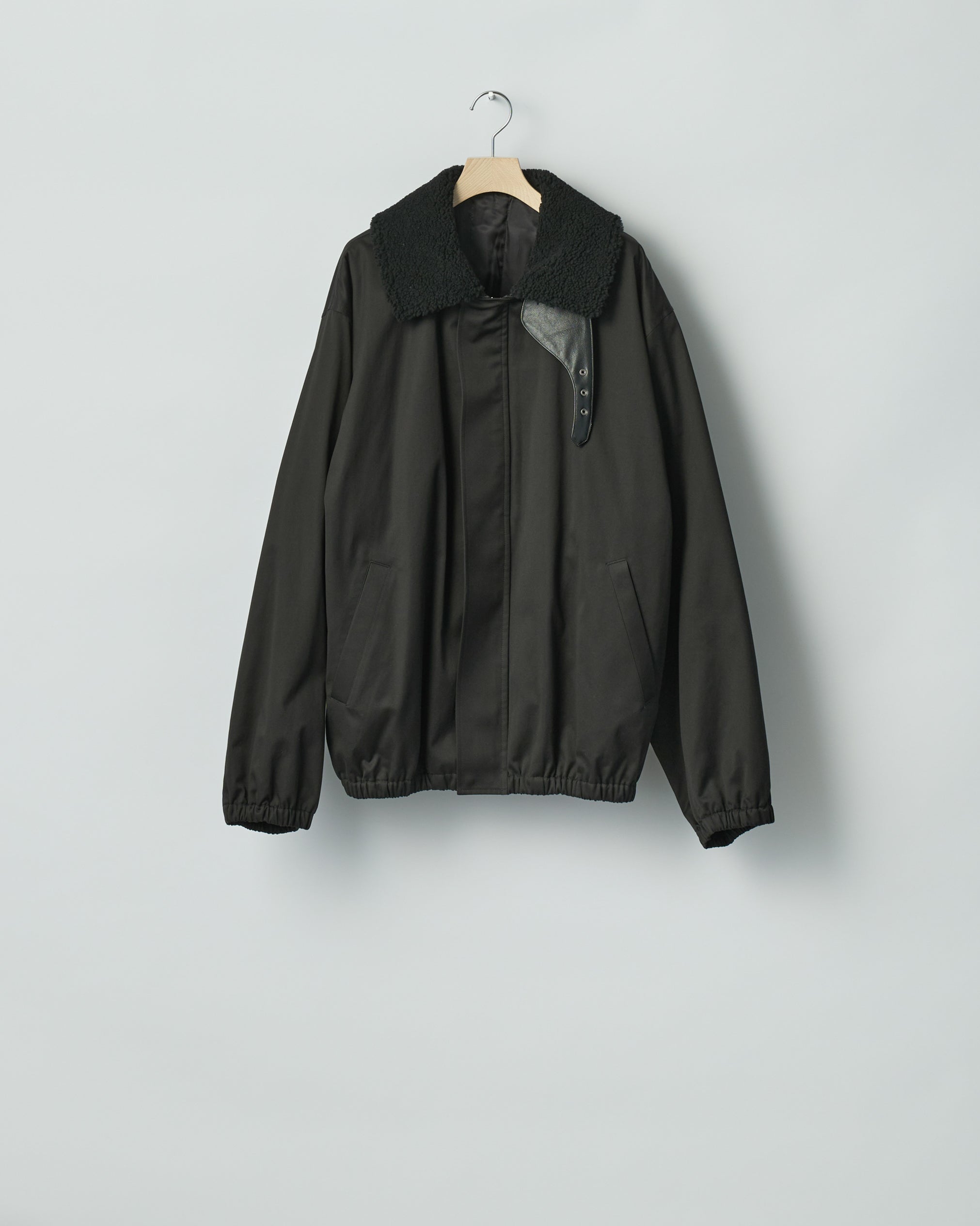 ssstein BLACK MOUTON COLLAR PADDED JACKET SS26