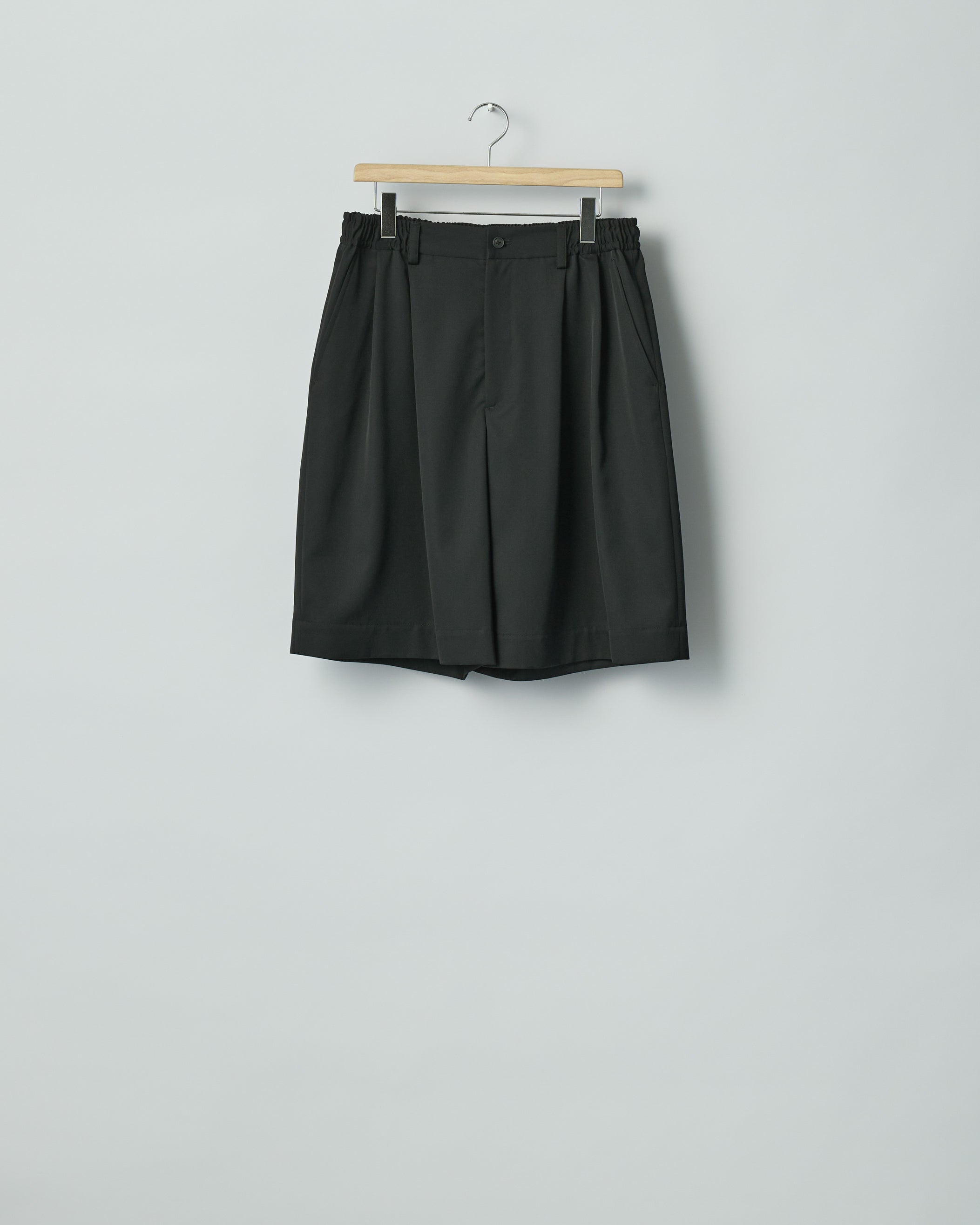 BLACK WIDE EASY SHORT TROUSERS