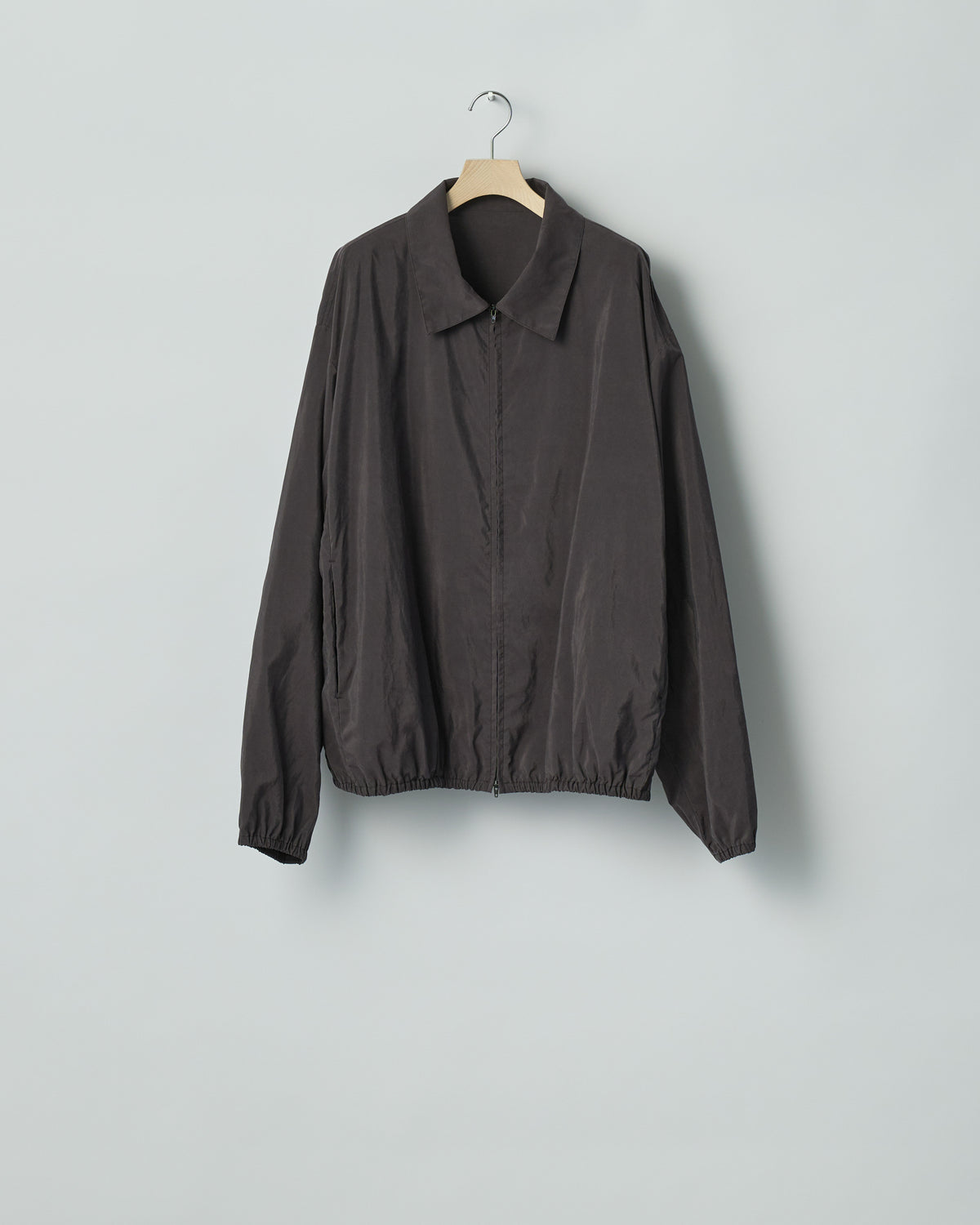 ssstein CHARCOAL BROWN SILK NYLON COLLARED ZIP JACKET SS26