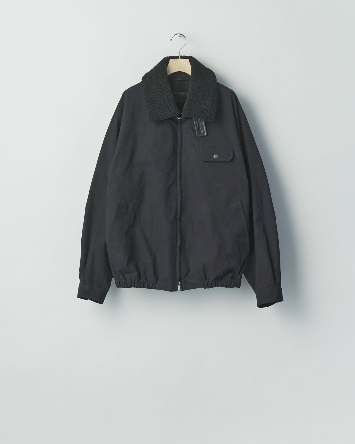 BLACK DETACHABLE COLLAR RESIN-FINISH COTTON JACKET