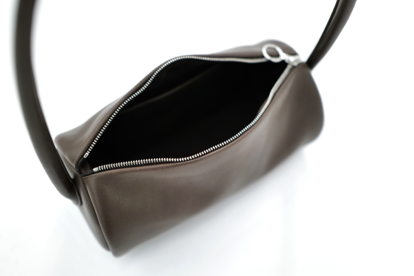 DARK BROWN COW LEATHER ONE HANDLE CYLINDER BAG GE07