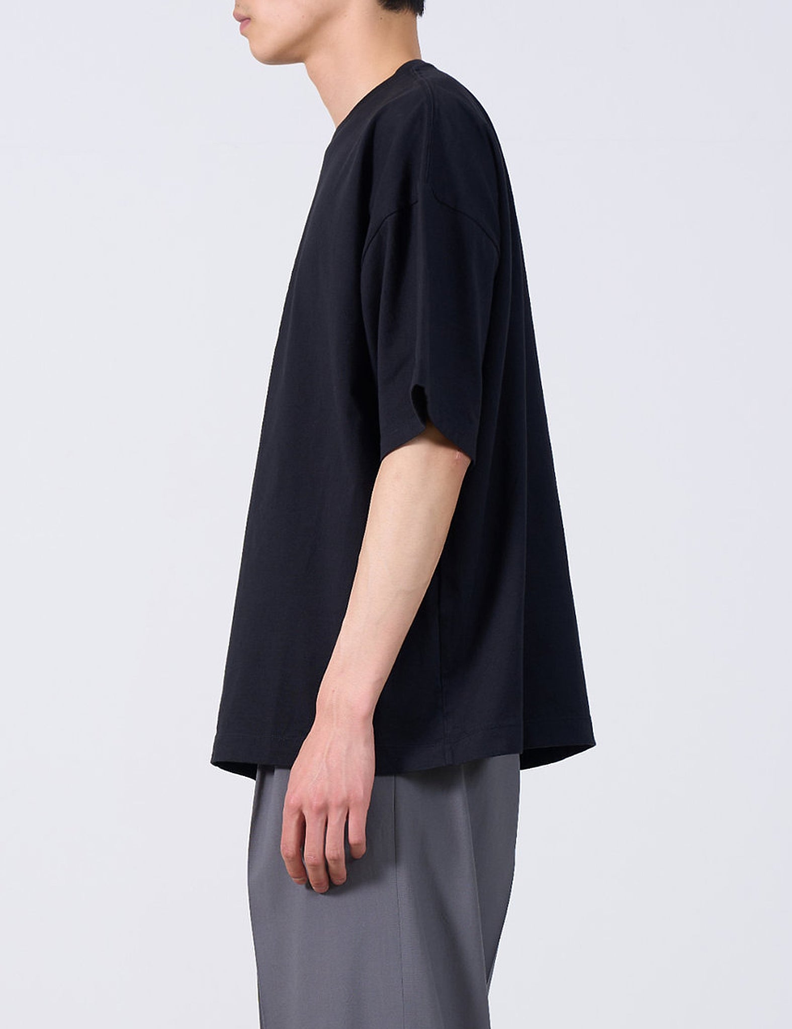 BLACK EMBROIDERY T-SHIRT