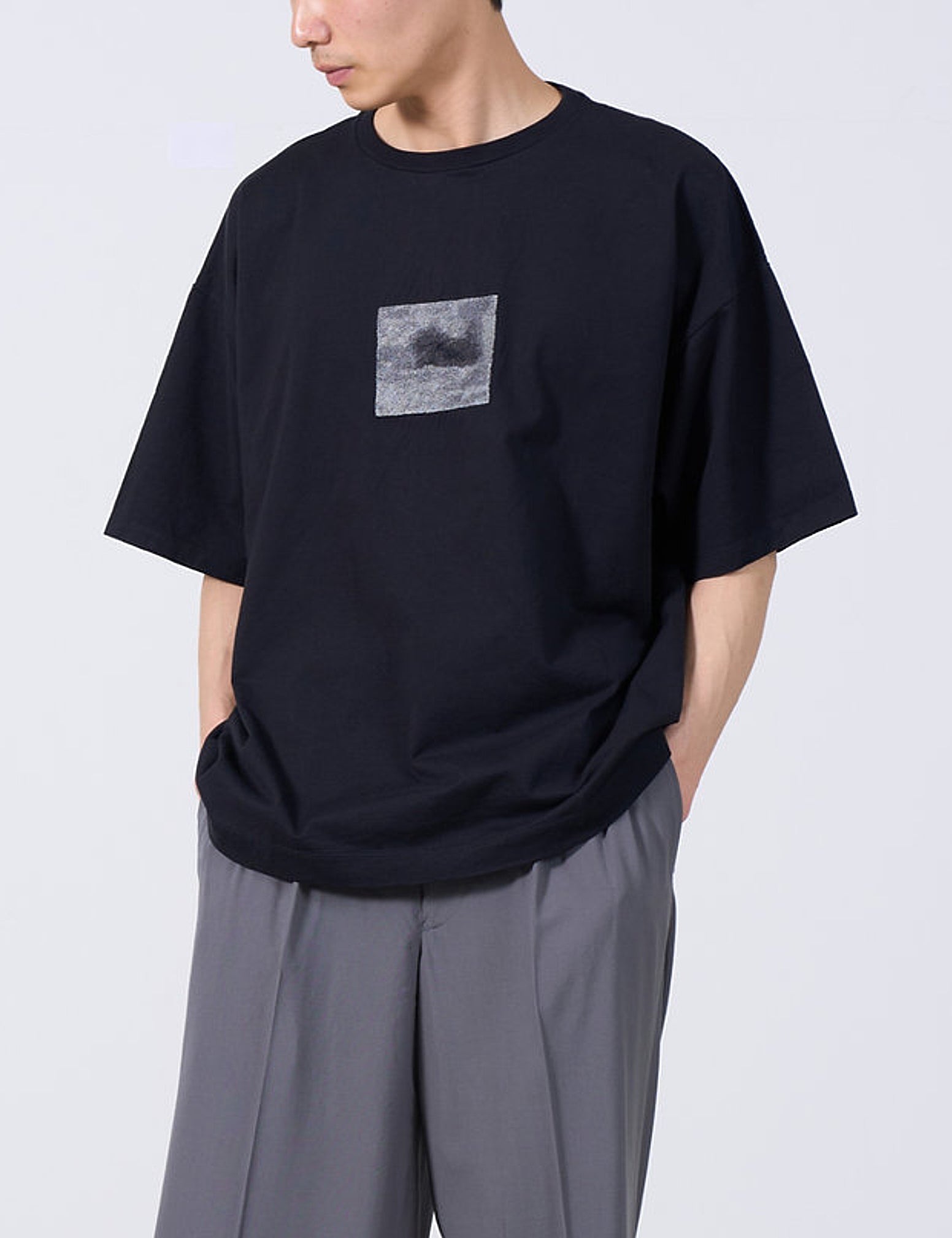 BLACK EMBROIDERY T-SHIRT