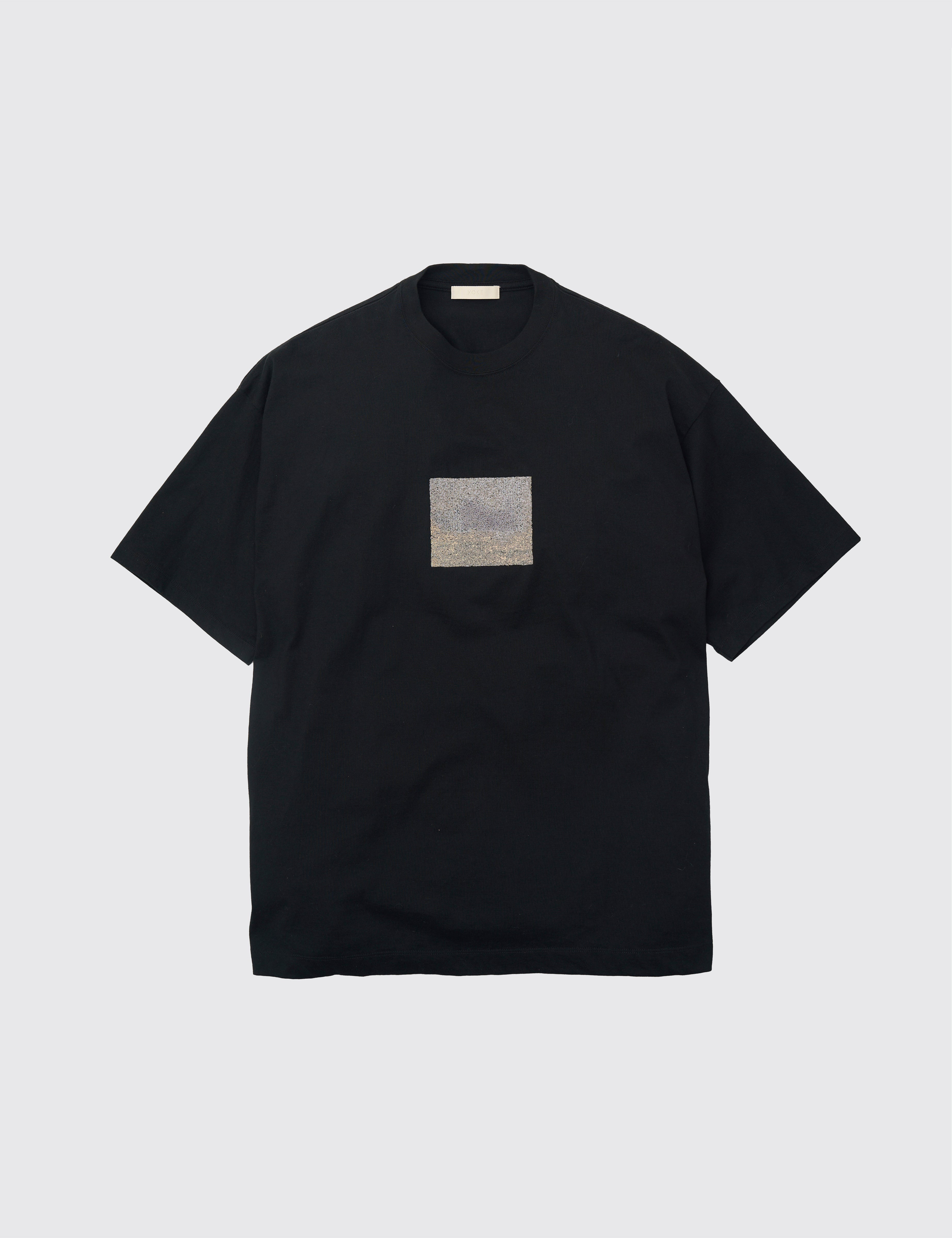 BLACK EMBROIDERY T-SHIRT