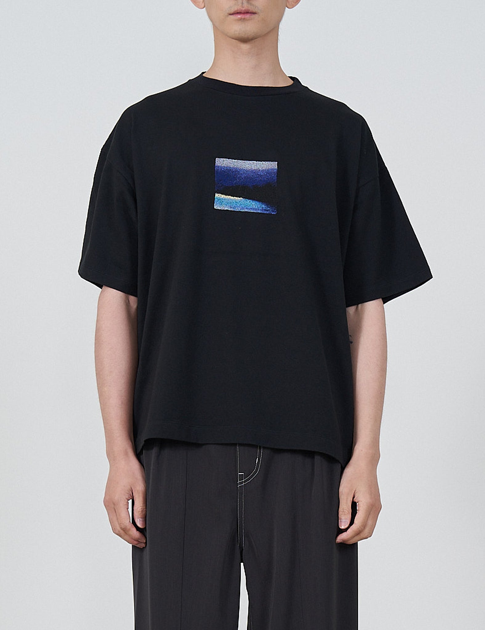 BLACK EMBROIDERY T-SHIRT