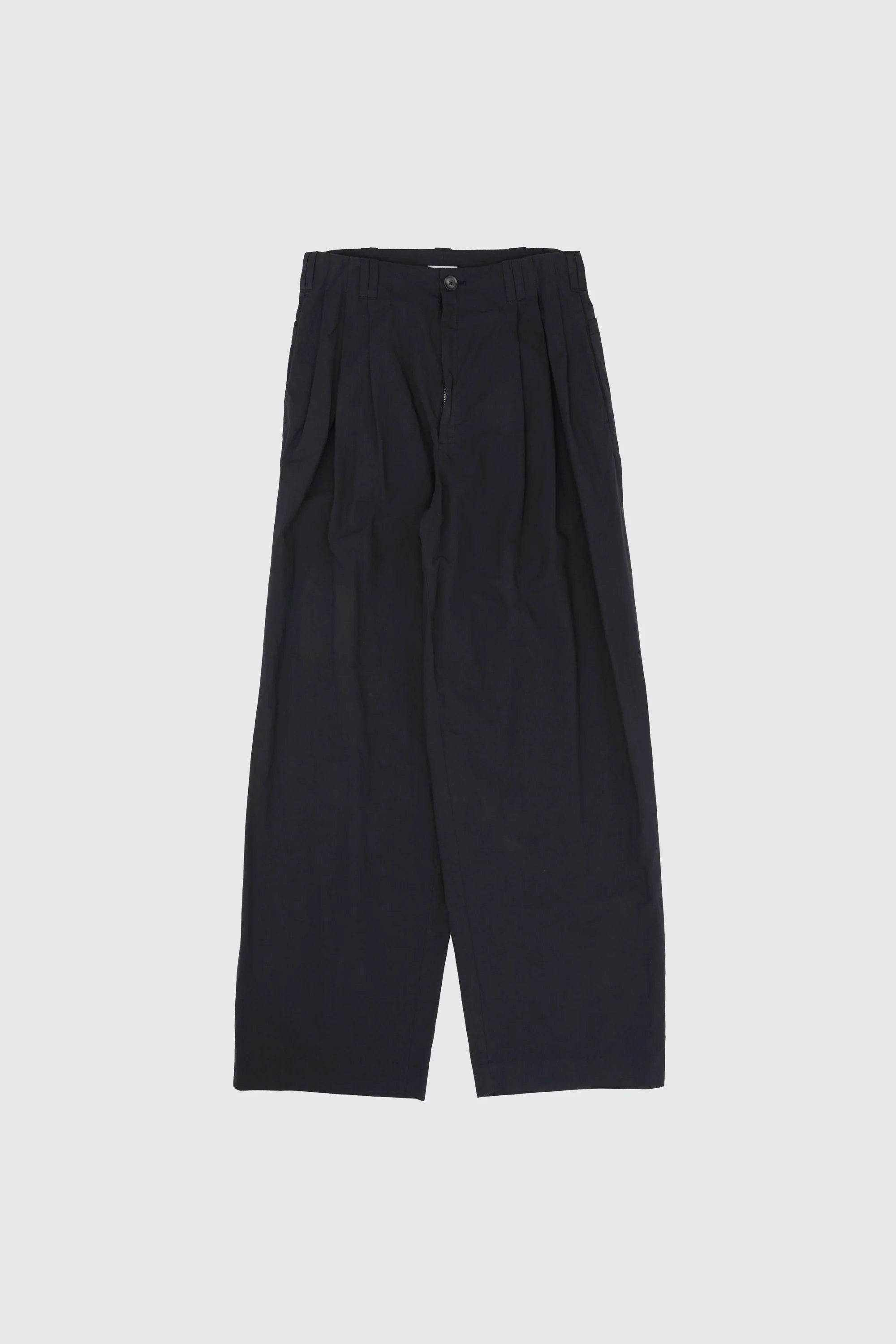 CARBON BLACK GARMENT-DYED 3PLEATED TAPERED TROUSERS