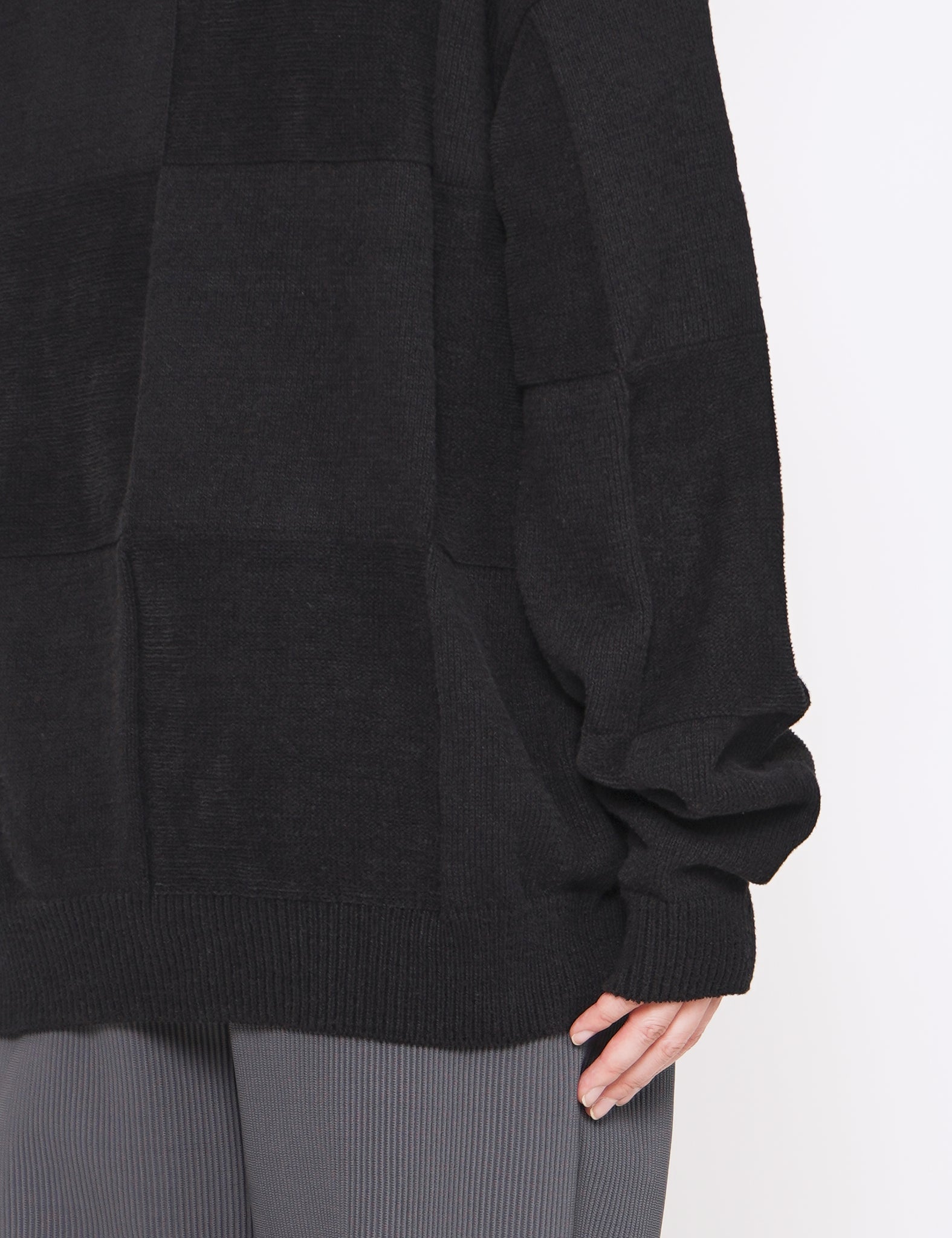 BLACK BLOCK CHECKED CREW NECK SWEATER