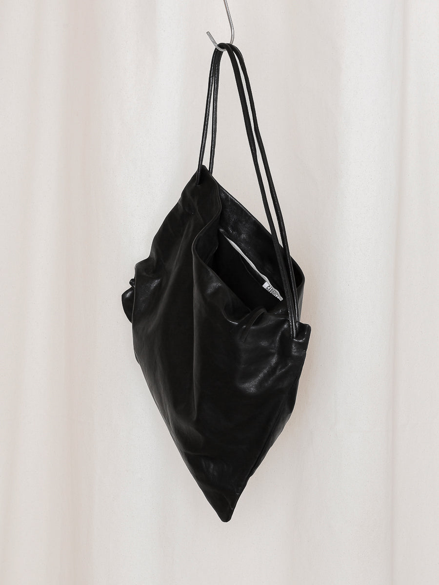 BLACK LEATHER GATHERED CROSSED BAG