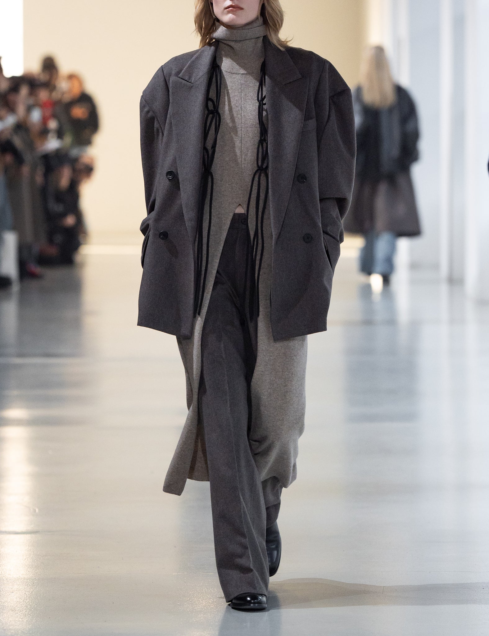 TAUPE WOOL DOESKIN DEFORMED SHOULDER JACKET