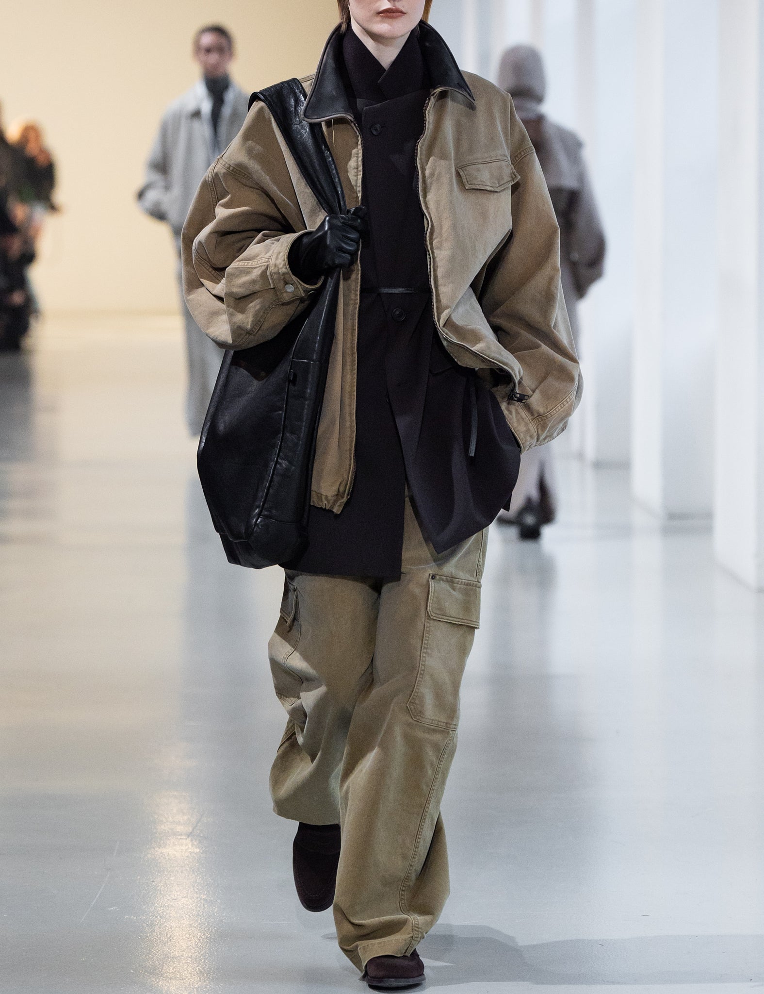 BLACK LEATHER SHOULDER BAG