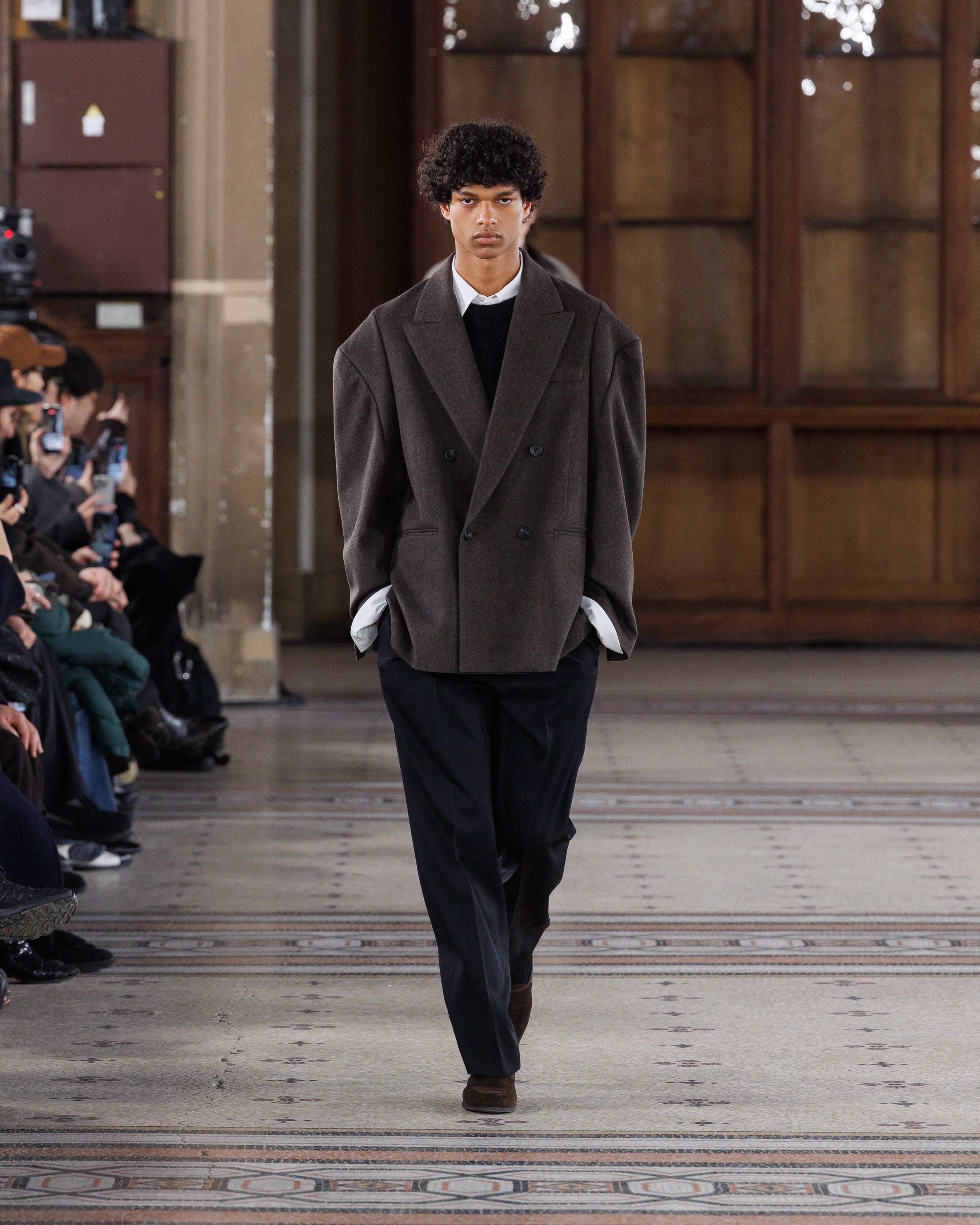 BLACK EXTRA WIDE TROUSERS