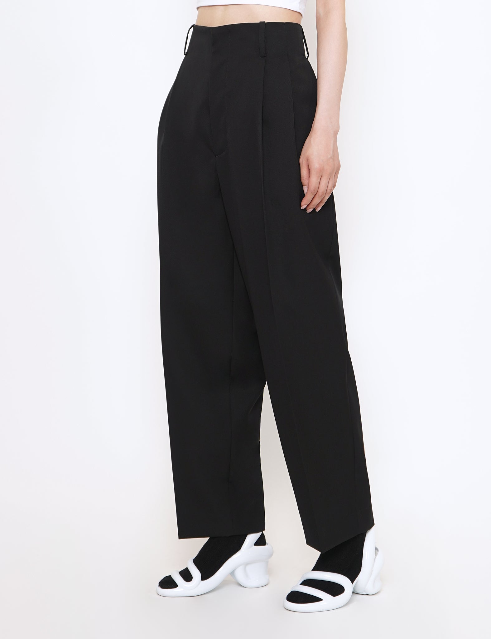 BLACK BELTLESS WIDE TROUSERS