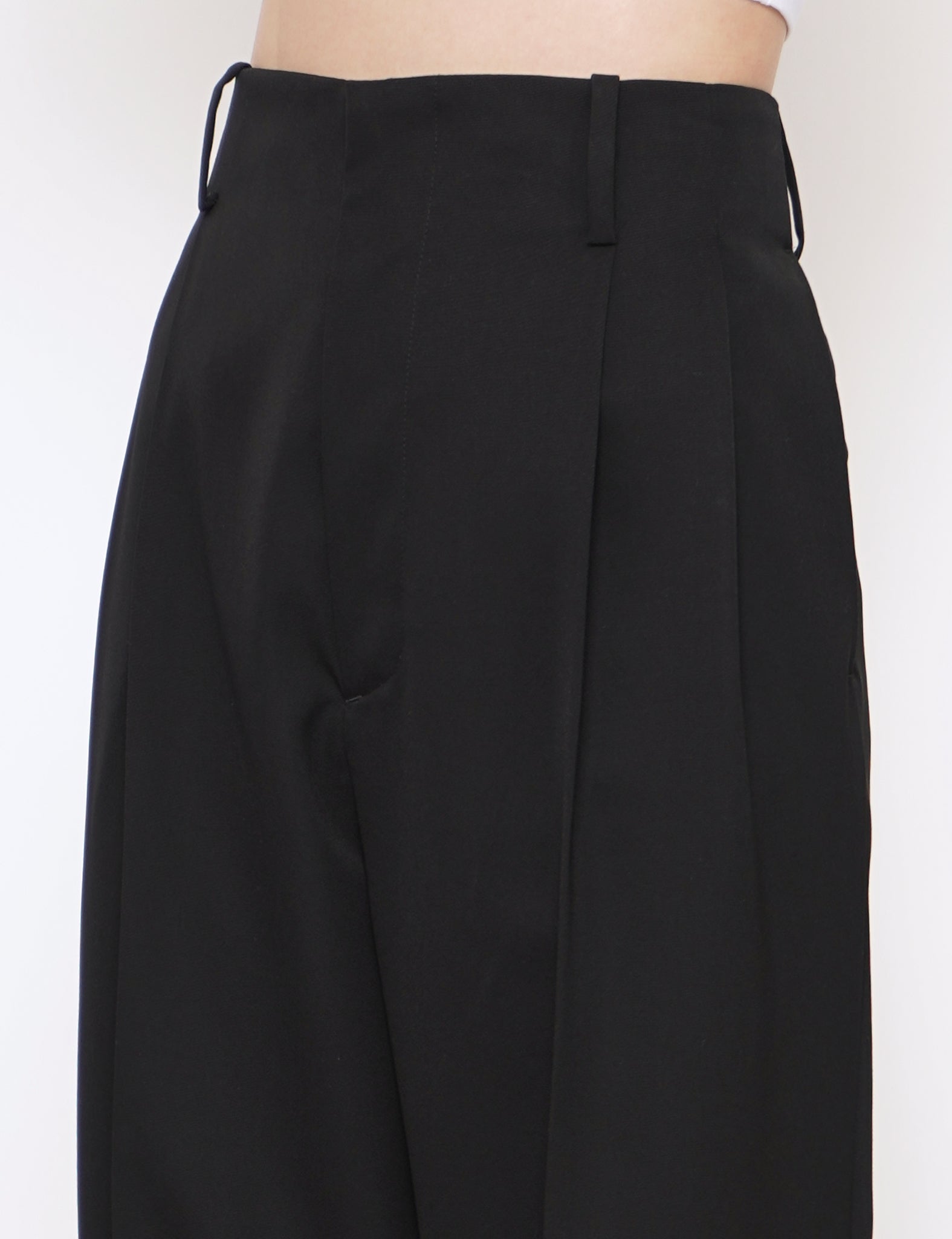 BLACK BELTLESS WIDE TROUSERS