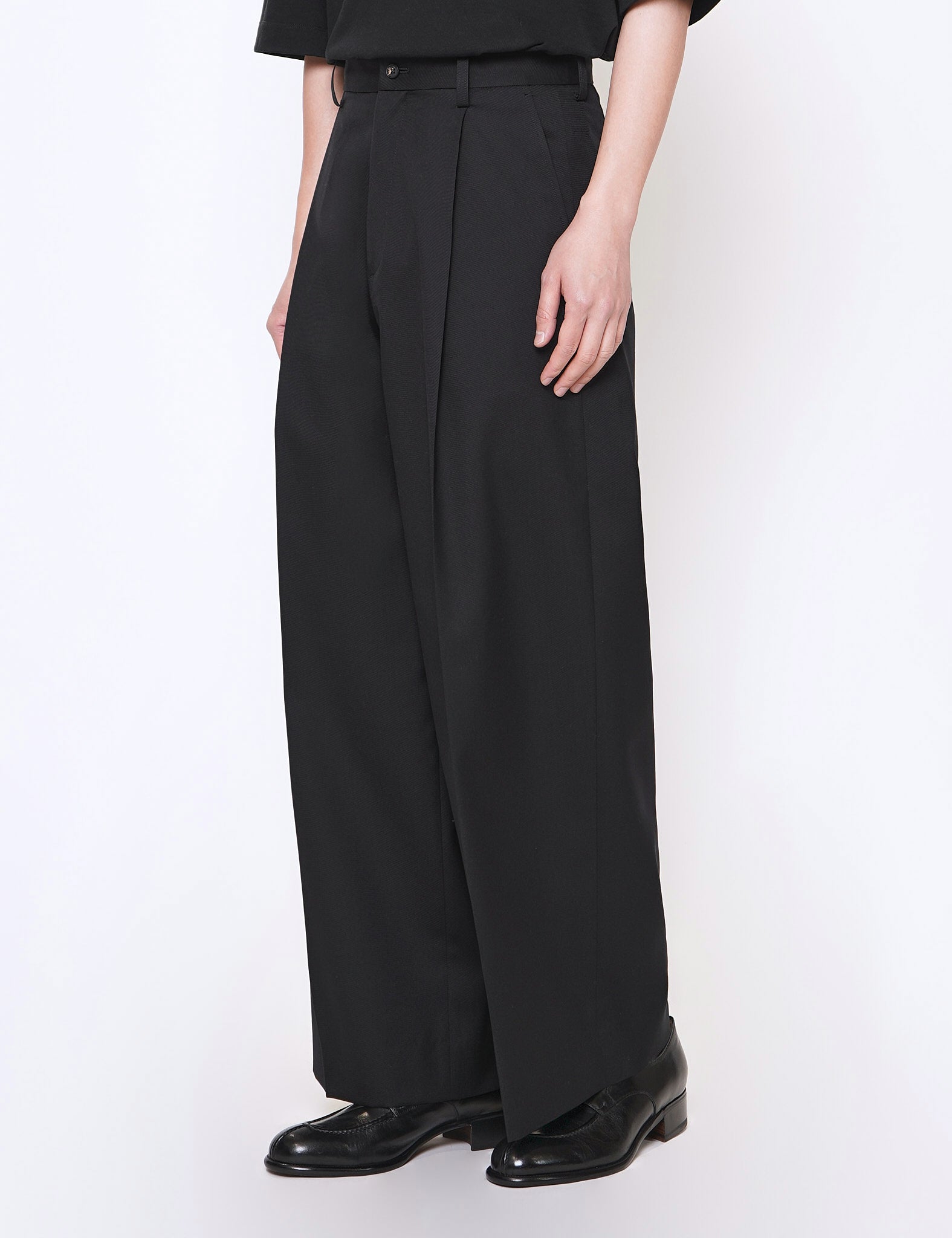 BLACK EXTRA WIDE TROUSERS