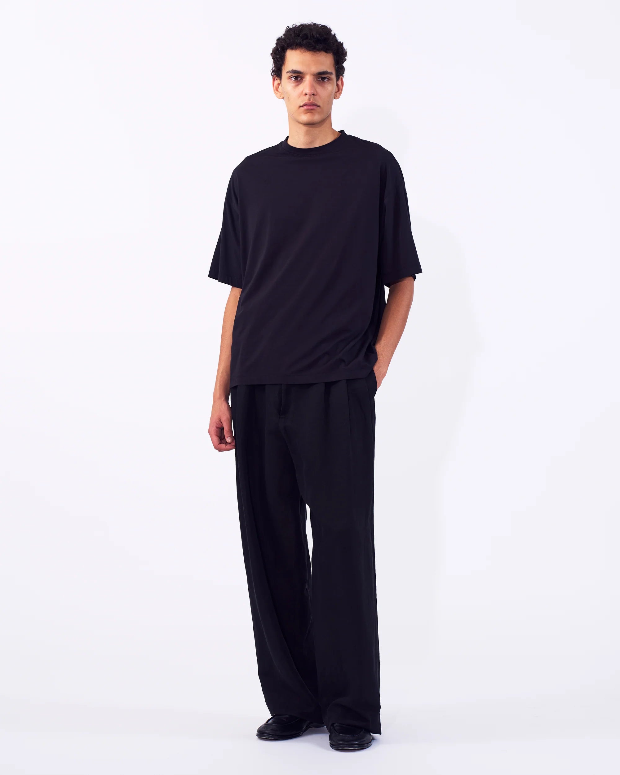 BLACK 46G SUVIN COTTON YOKE T-SHIRT