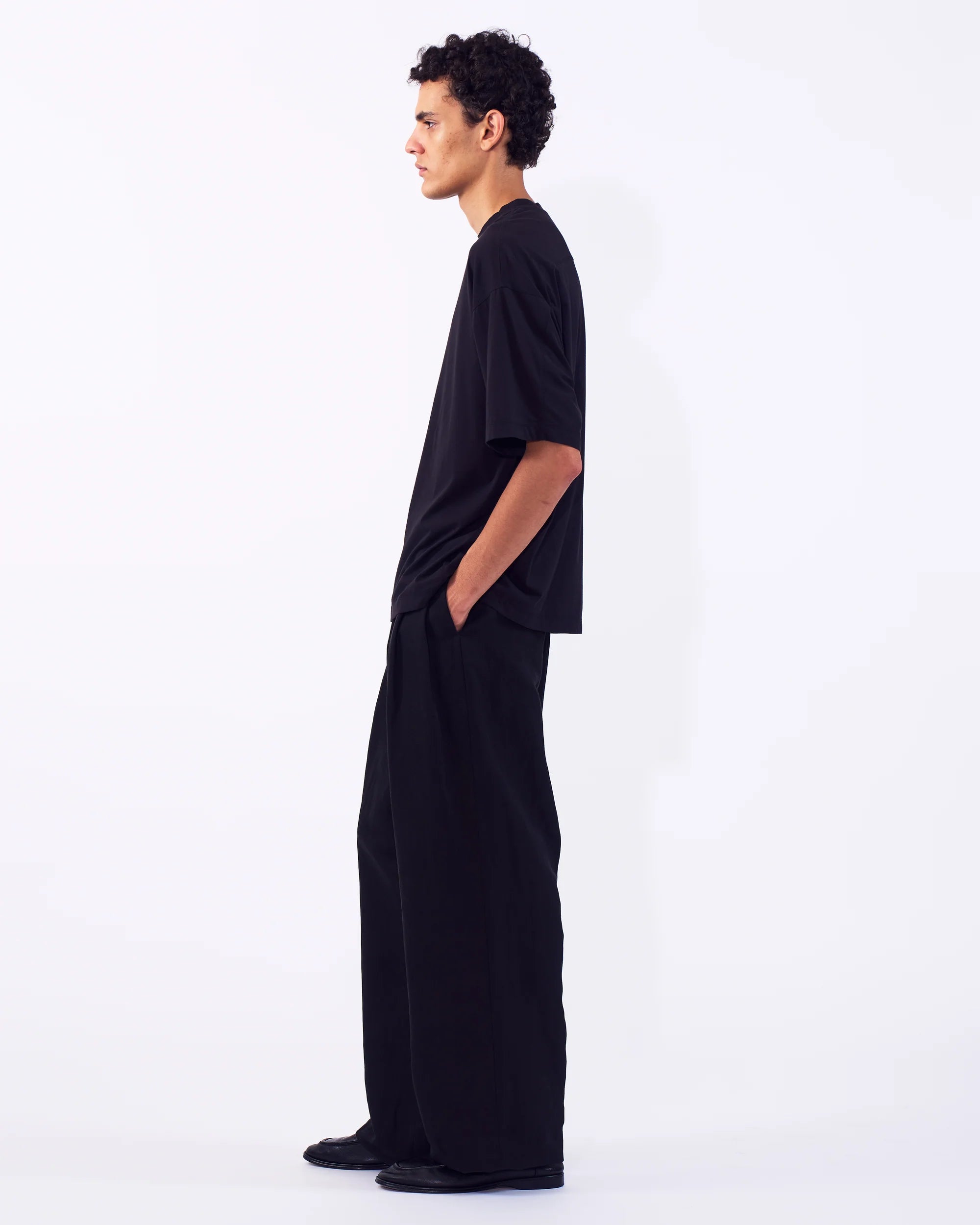 BLACK 46G SUVIN COTTON YOKE T-SHIRT