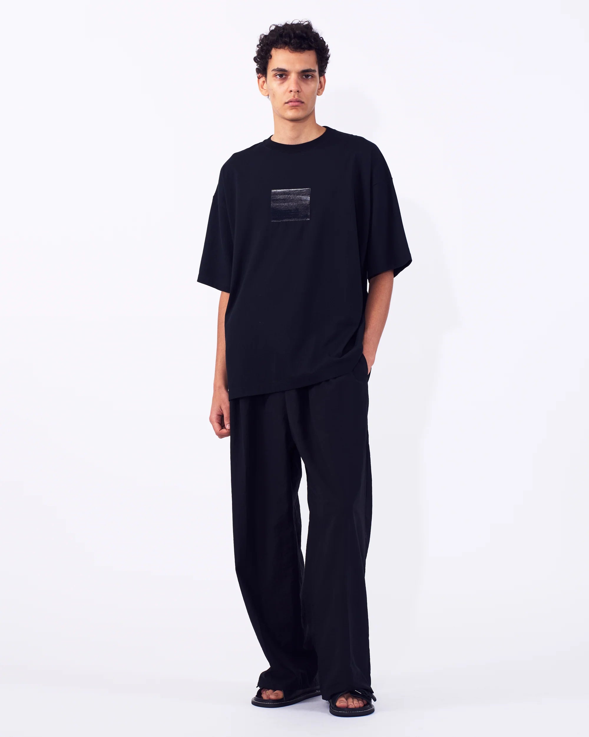 BLACK ABSTRACT EMBROIDED T-SHIRT