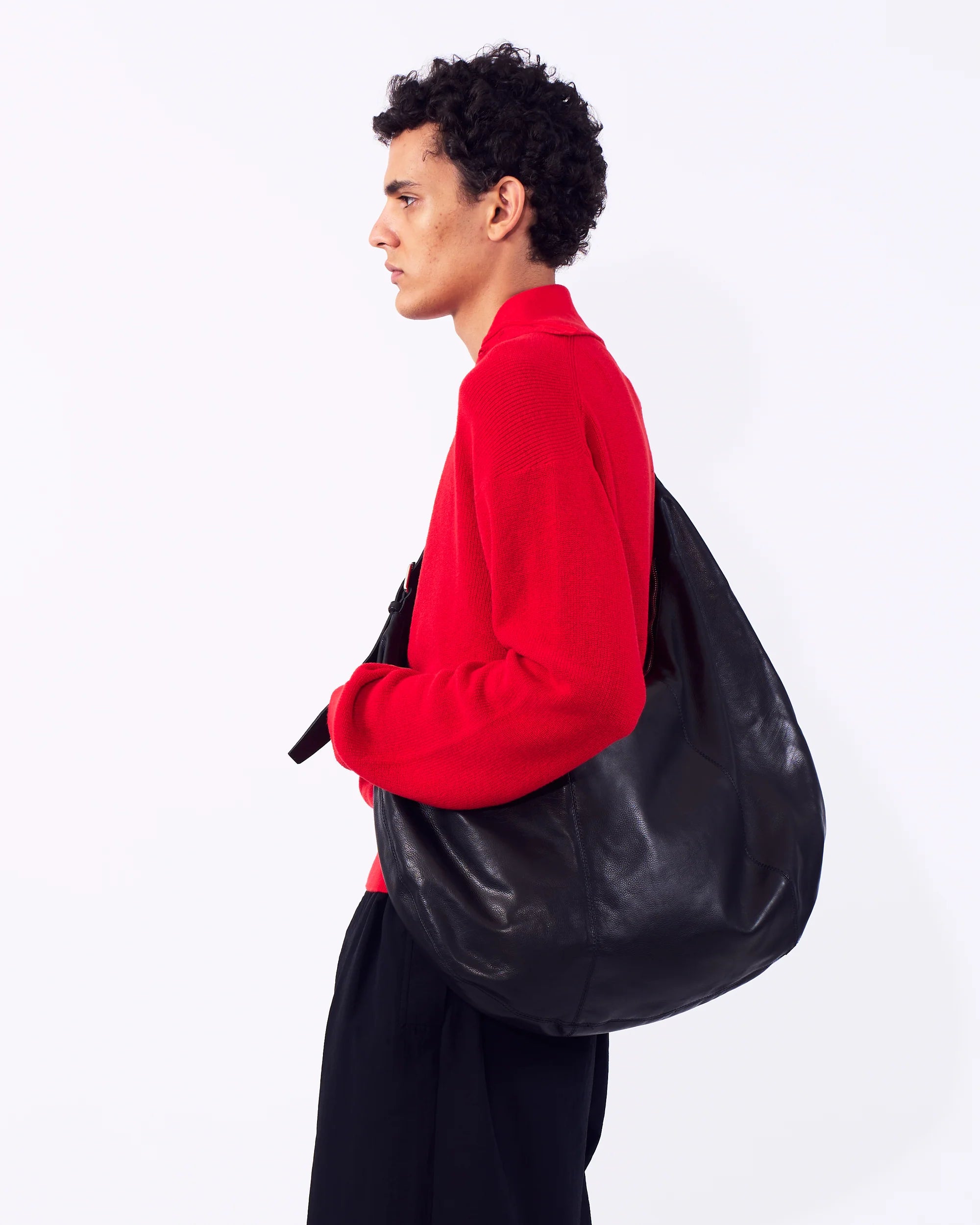 BLACK CARF LEATHER CIRCLE BAG