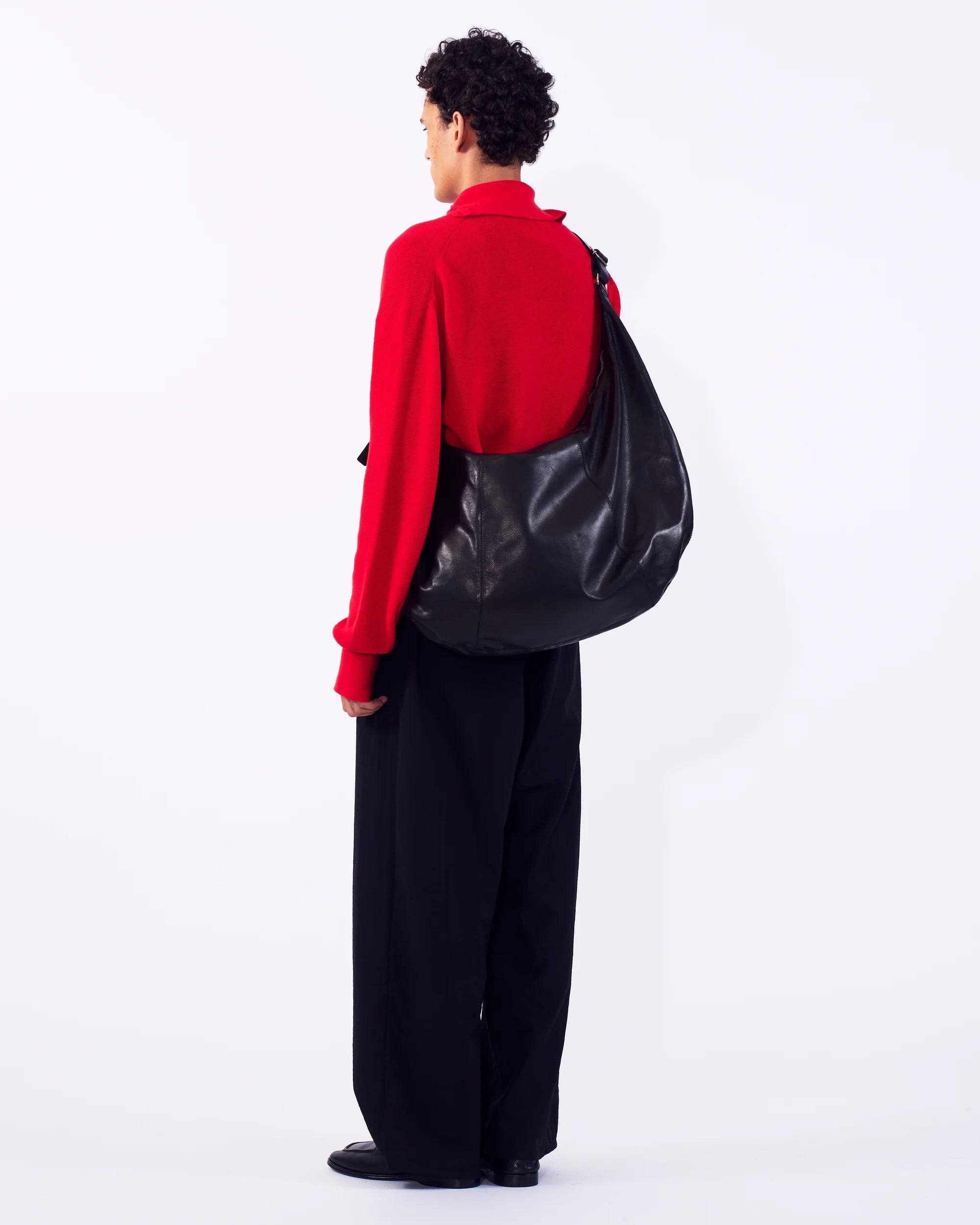 BLACK CARF LEATHER CIRCLE BAG