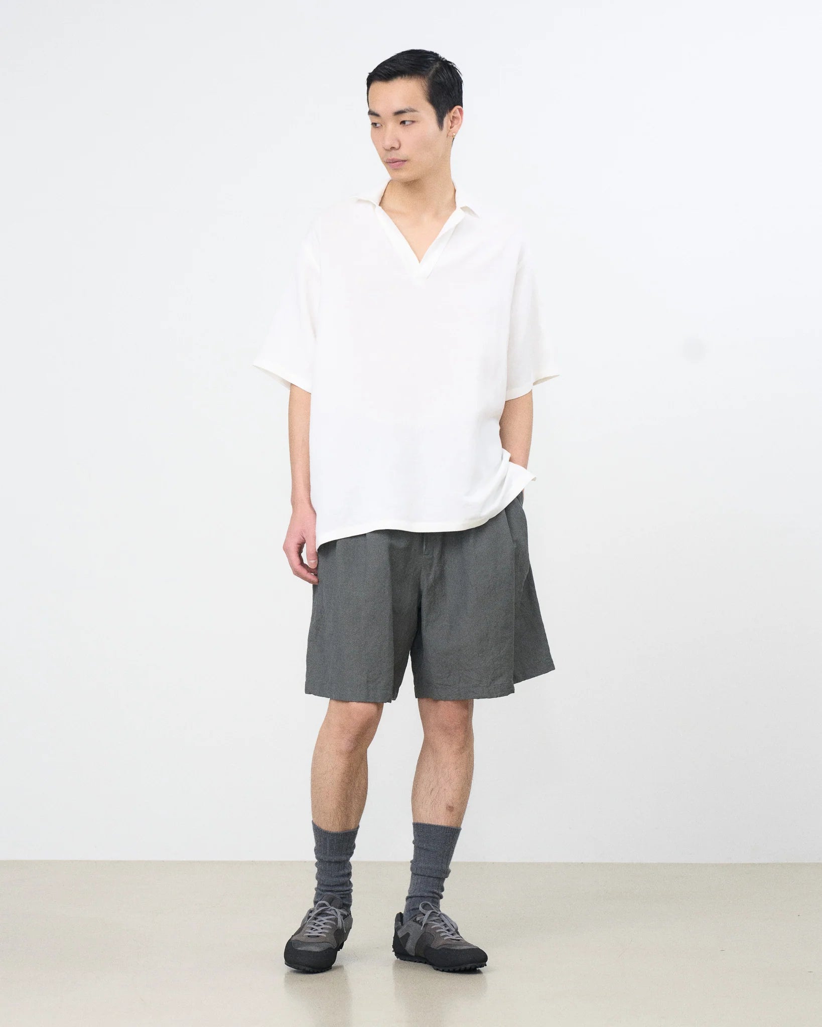 GRAY WOOL LINEN 3PLEATED SHORTS