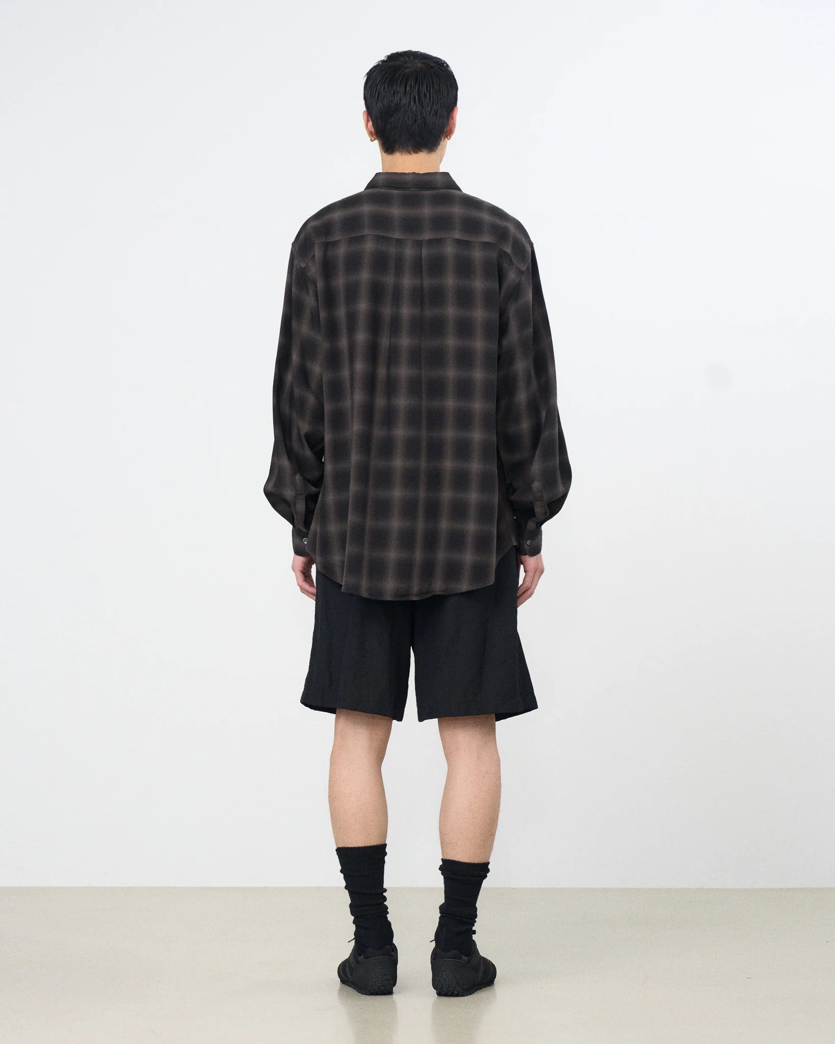 BLACK WOOL LINEN 3PLEATED SHORTS