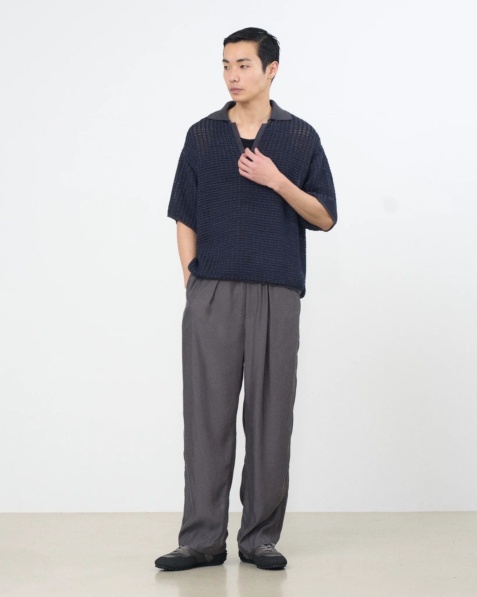 NAVY GRAY MESH KNIT SKIPPER POLO SHIRT