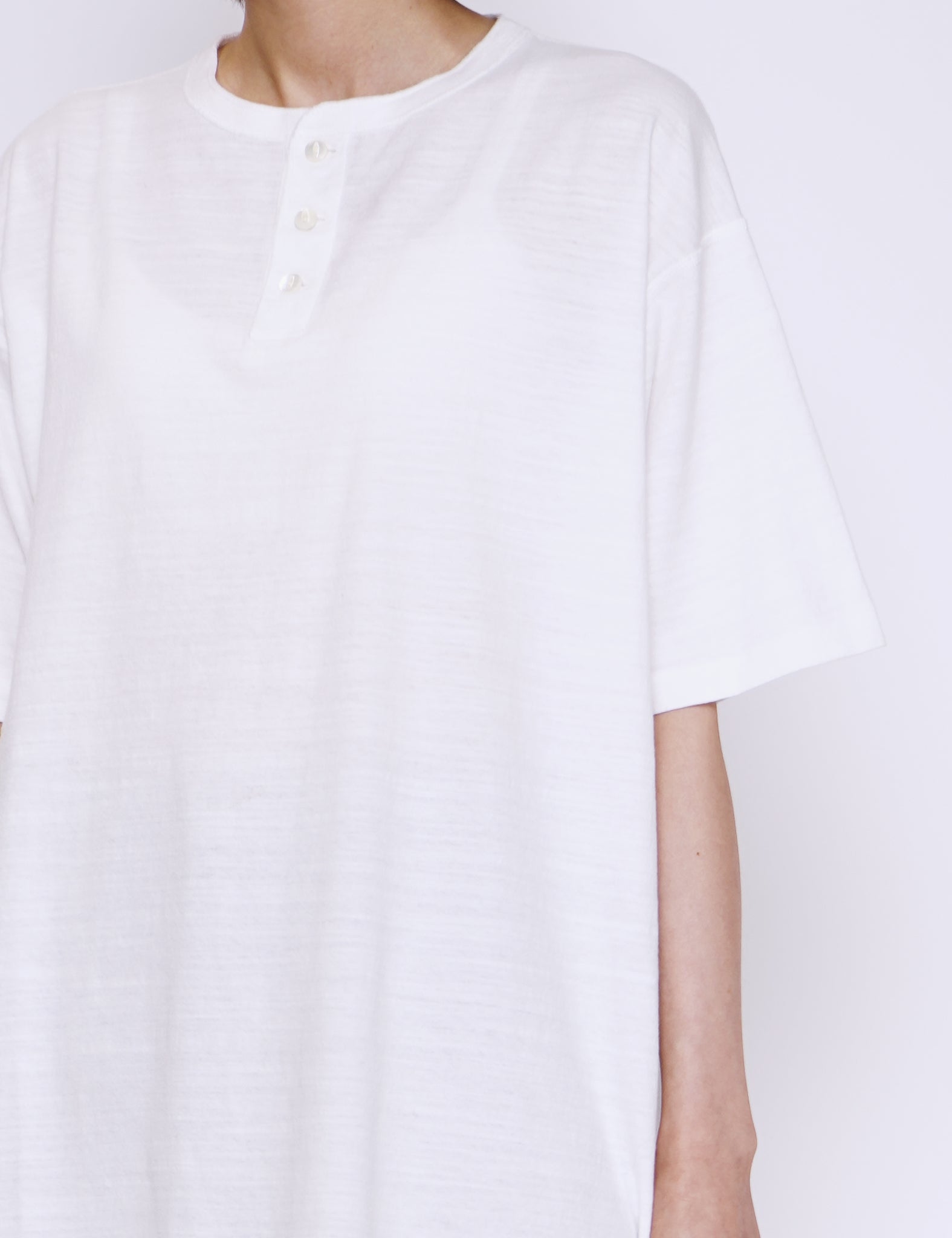 OFF WHITE HENLY NECK T-SHIRT