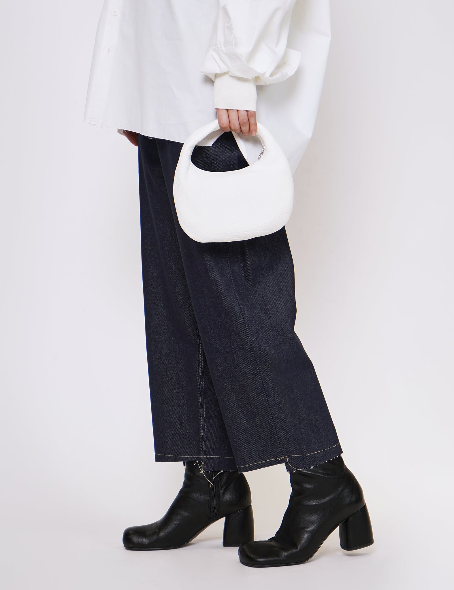 WHITE DEER LEATHER ROUND ONE SHOULDER BAG S DA58