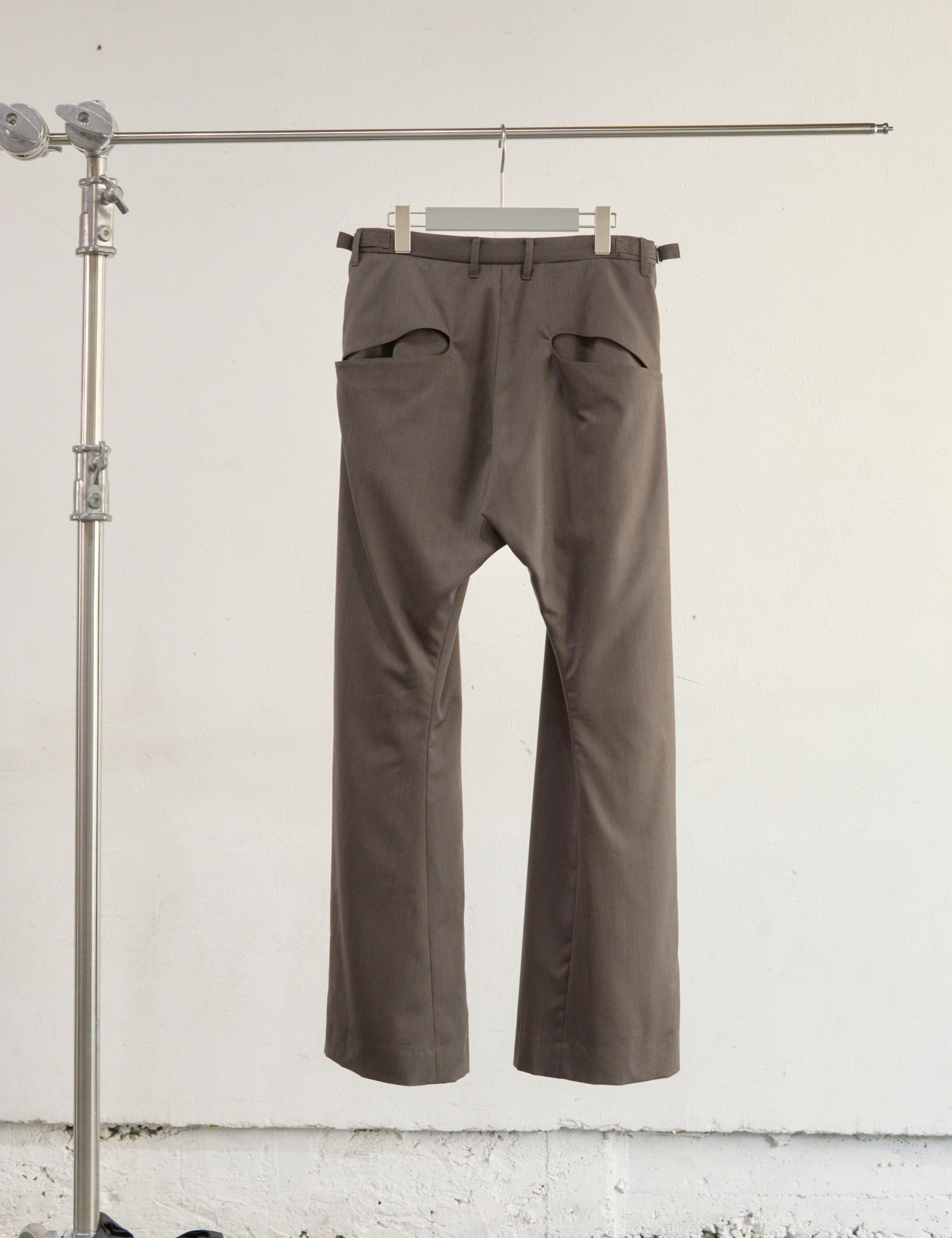 BROWN 2TUCKED CURVED LEG TROUSERS