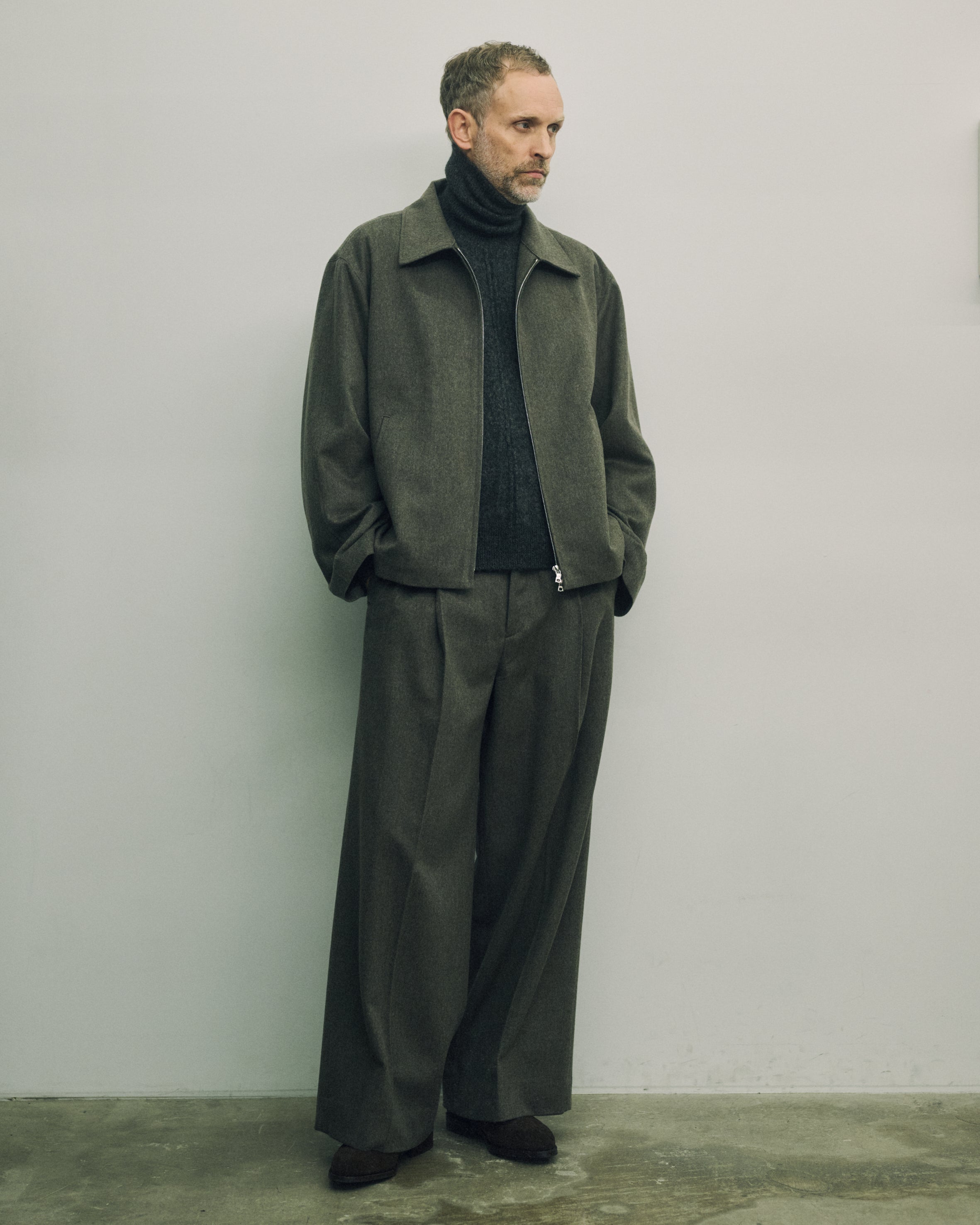 BLACK W/CA BEAVER ZIP SHORT JACKET