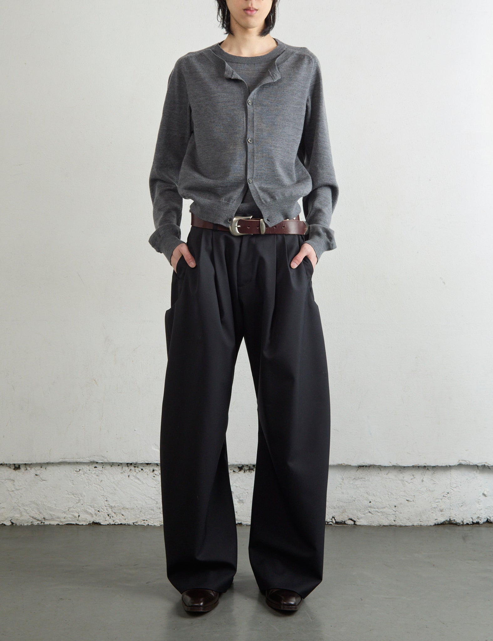 BLACK 2TUCK CURVED LEG TROUSERS
