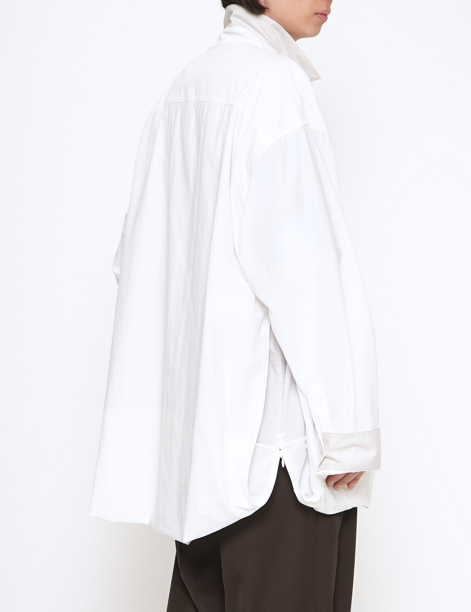 GRAPH LAYER EXCLUSIVE － WHITE X L.GREY OVERSIZED WIND SHIRT