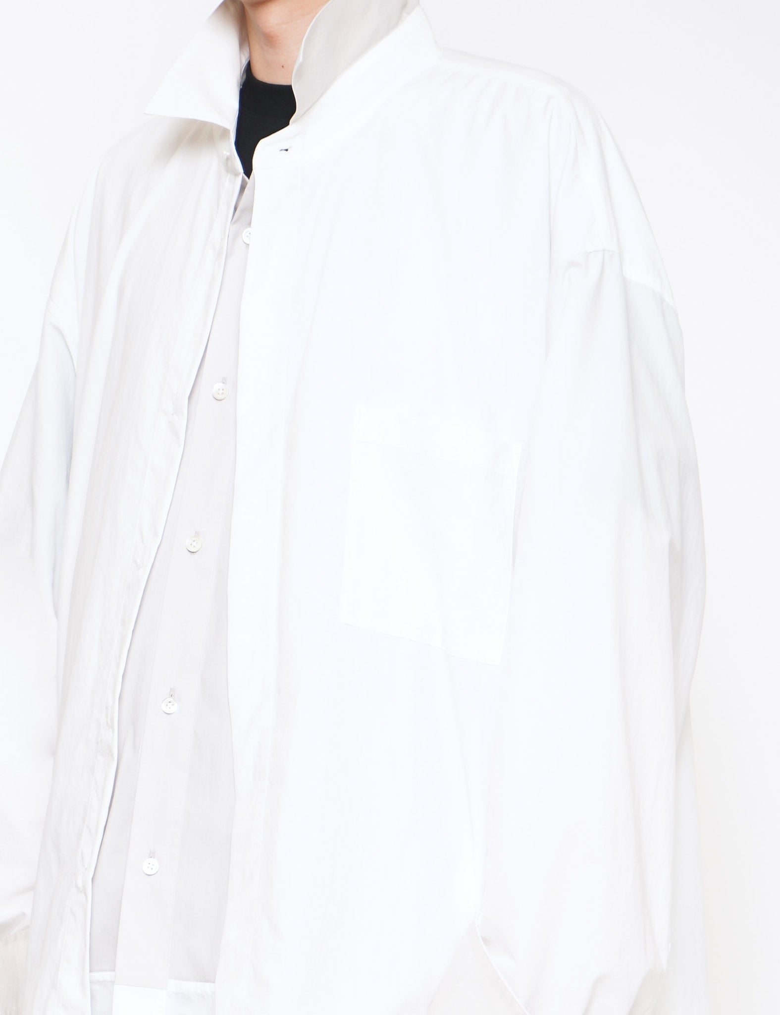 GRAPH LAYER EXCLUSIVE － WHITE X L.GREY OVERSIZED WIND SHIRT
