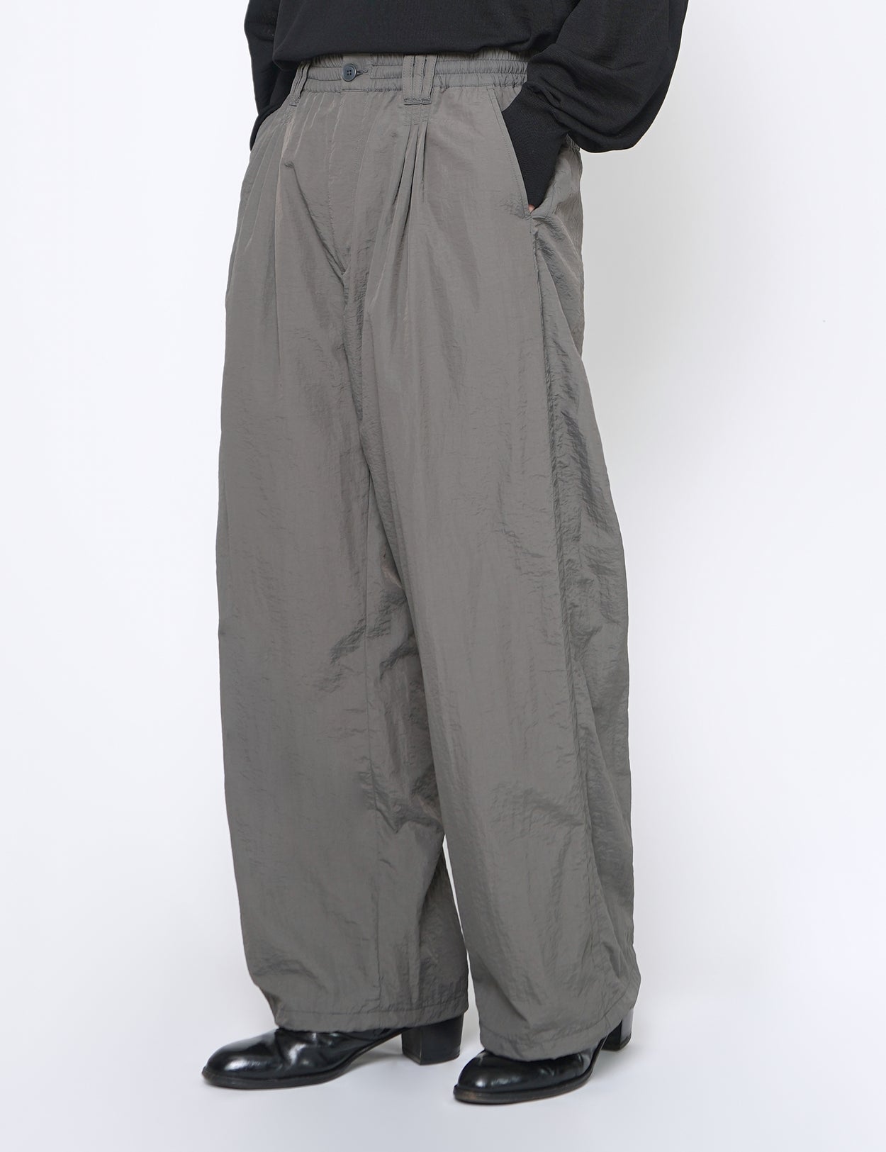 CHARCOAL KHAKI NYLON 3PLEATED WIDE-LEG EASY TROUSERS