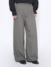 Load image into Gallery viewer, CHARCOAL KHAKI NYLON 3PLEATED WIDE-LEG EASY TROUSERS
