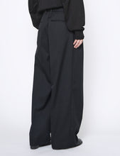 Load image into Gallery viewer, BLACK LONG WIDE TROUSERS
