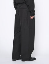 Load image into Gallery viewer, BLACK WINDPROOF NYLON WIDE EASY TROUSERS
