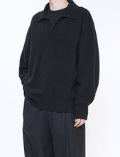 Load image into Gallery viewer, BLACK EXTRA FINE WOOL KNIT SKIPPER LS
