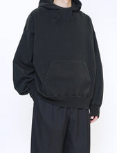 Load image into Gallery viewer, BLACK UNTWISTED YARN FADE SWEAT HOOD LS
