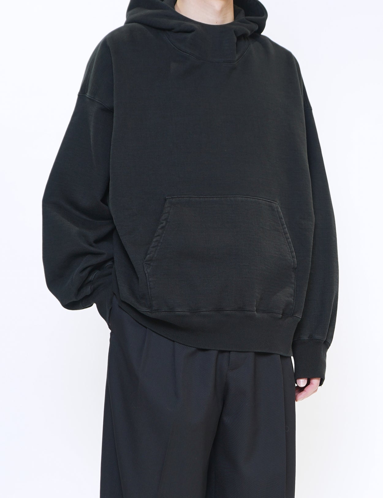 BLACK UNTWISTED YARN FADE SWEAT HOOD LS