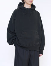 Load image into Gallery viewer, BLACK UNTWISTED YARN FADE SWEAT HOOD LS
