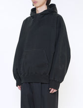 Load image into Gallery viewer, BLACK UNTWISTED YARN FADE SWEAT HOOD LS
