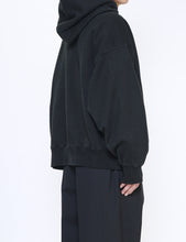 Load image into Gallery viewer, BLACK UNTWISTED YARN FADE SWEAT HOOD LS
