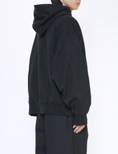 Load image into Gallery viewer, BLACK UNTWISTED YARN FADE SWEAT HOOD LS
