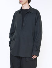 Load image into Gallery viewer, BLACK C/SI TWILL OVERSIZED SKIPPER SHIRT
